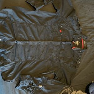 Men’s ROAR l/S button up.